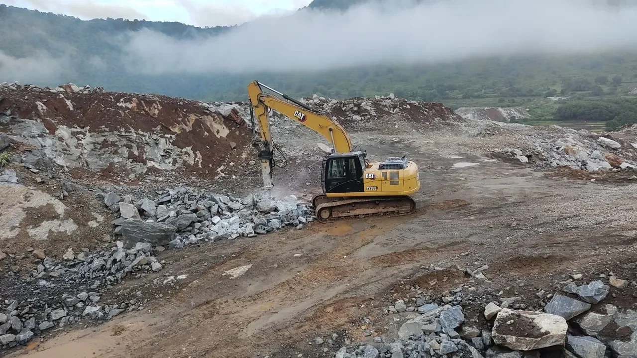 Working through rock — Road-cutting operations, Odisha